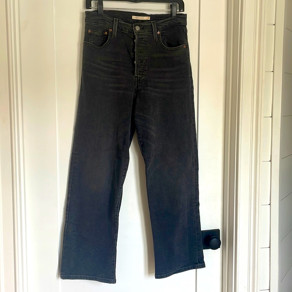 Straight leg Levi dark gray denim size 29